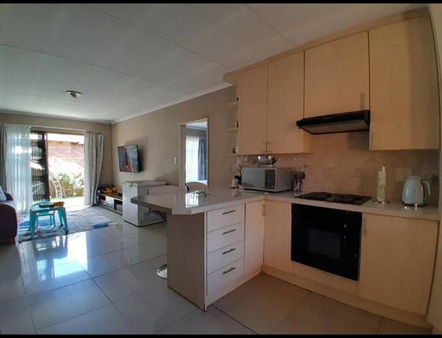 3 BEDROOM TOWNHOUSE FOR SALE IN HEUWELSIG ESTATE